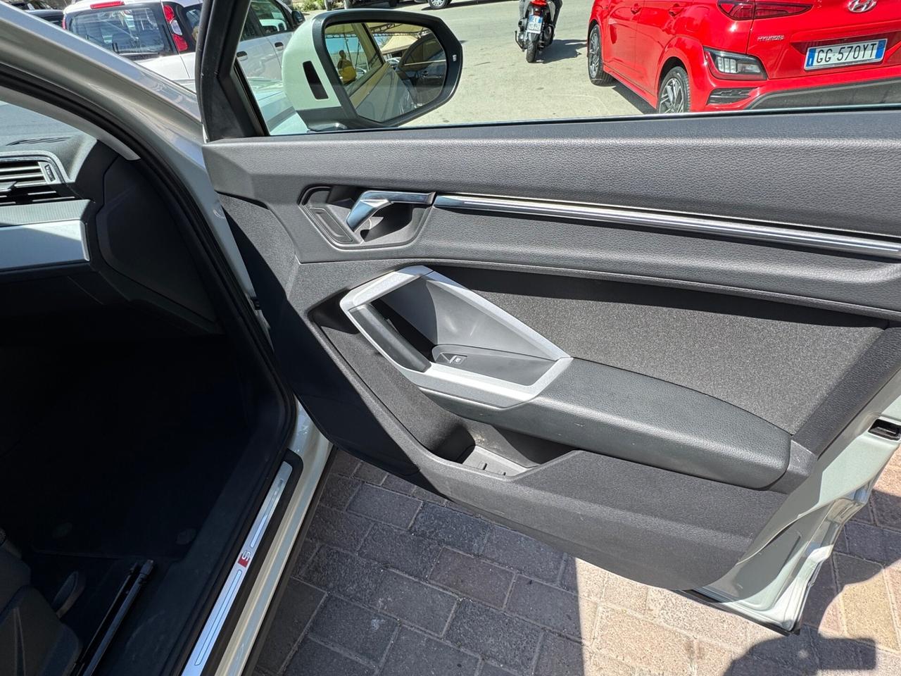 Audi Q3 35 TDI S tronic S line edition Prezzo Con Obbligo Finanziamento Senza il Prezzo sara' di euro 35500