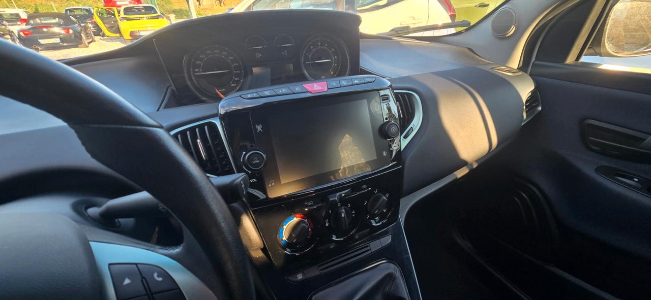 Lancia Ypsilon 1.0 FireFly 5 porte S&S Hybrid Oro