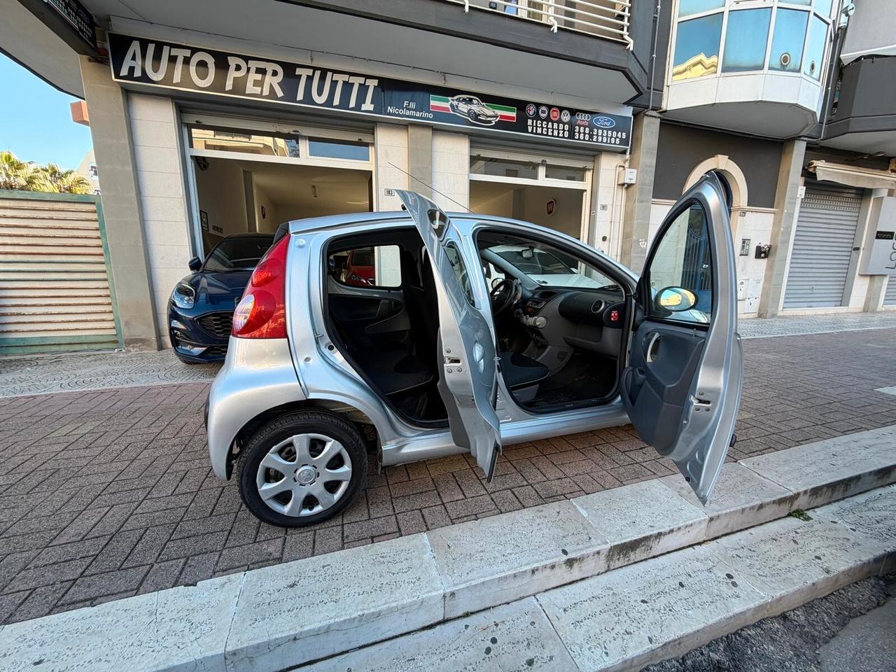 Peugeot 107 1.0 68CV 5p. CAMBIO AUTOMATICO
