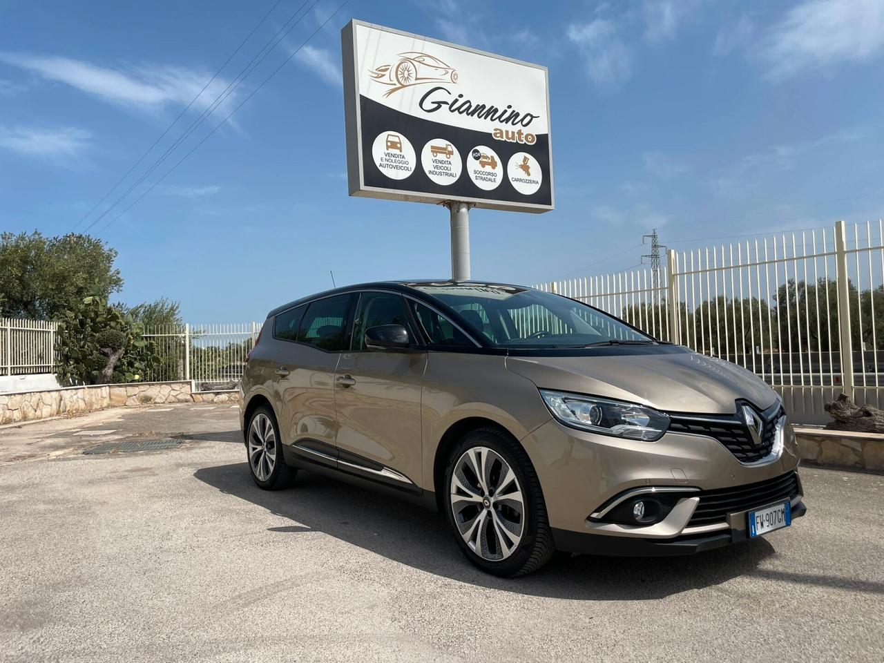 RENAULT GRAND SCENIC Blue dCi 120 CV Initiale Paris