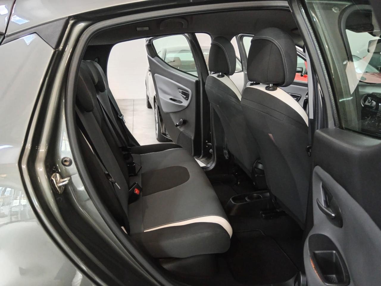 Lancia Ypsilon 1.3 MJT 16V 95 CV 5 porte S&S Silver