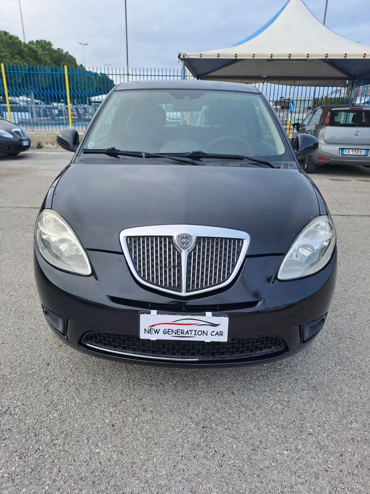 Lancia Ypsilon 1.3 MJT 75 CV Platino