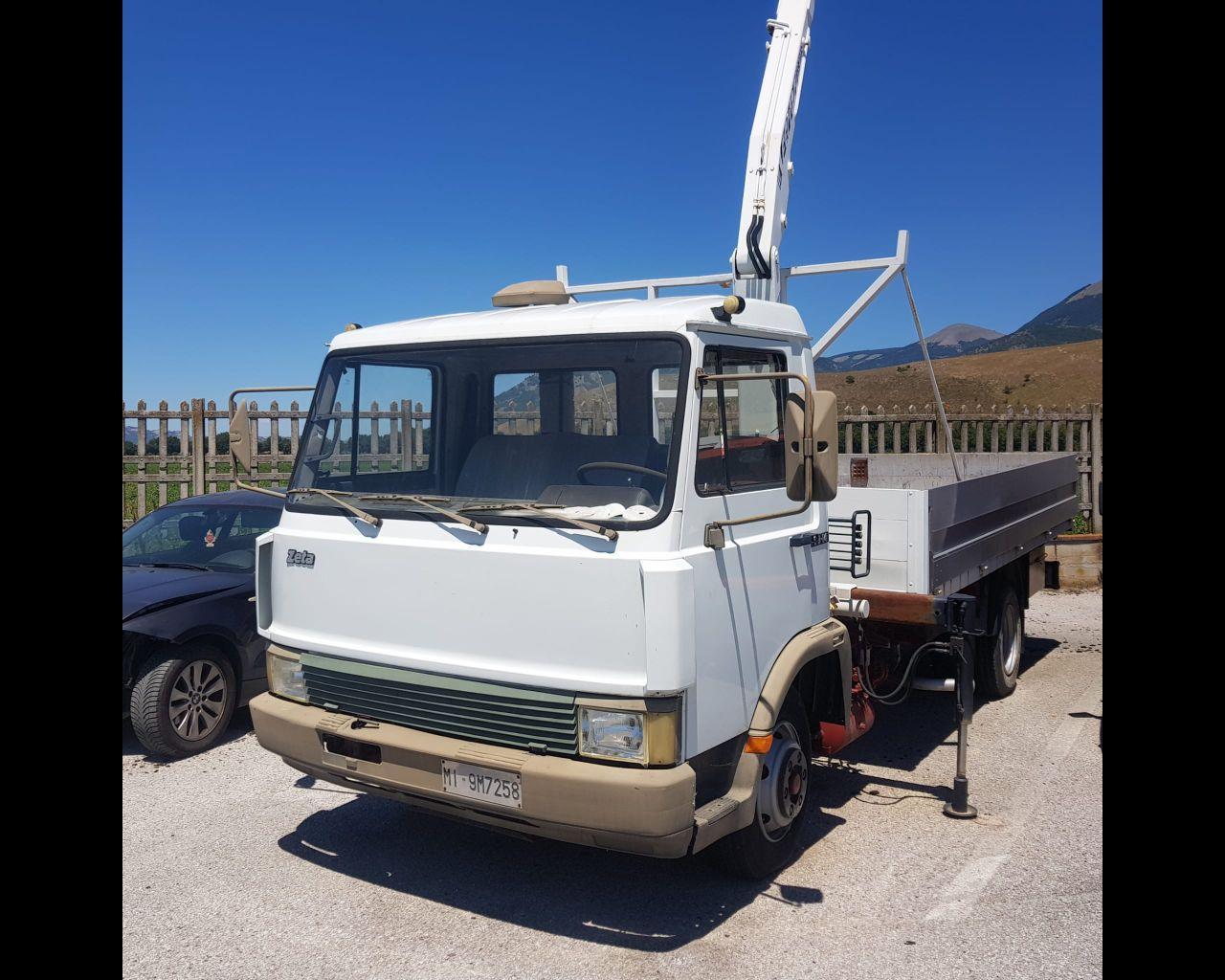 IVECO 79.14 Cassonato con gru