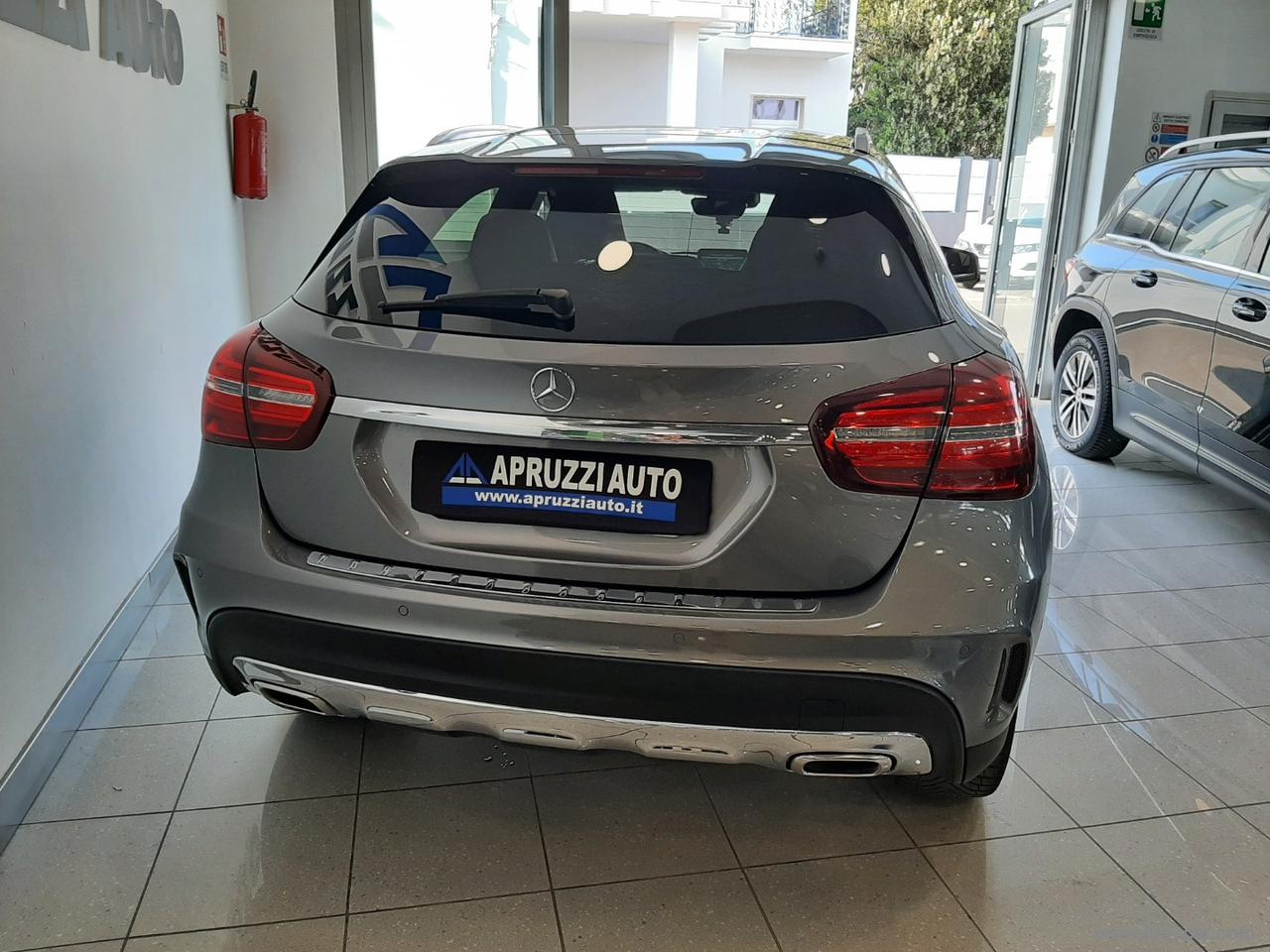 MERCEDES-BENZ GLA 200 d Automatic Premium