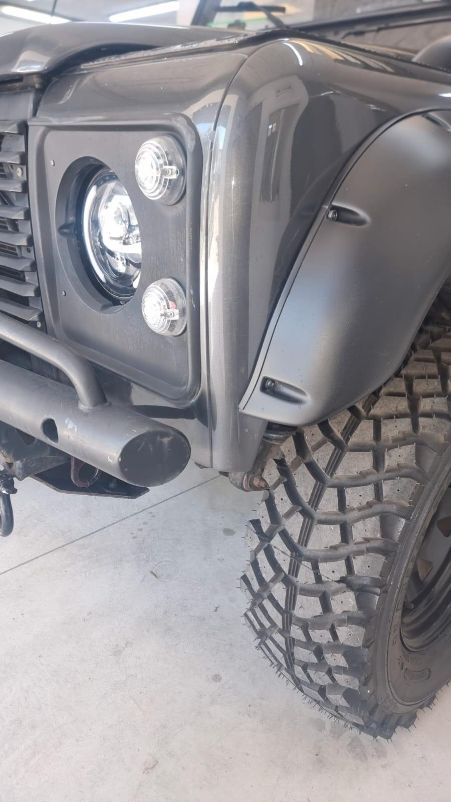 Land Rover Defender LAND ROVER