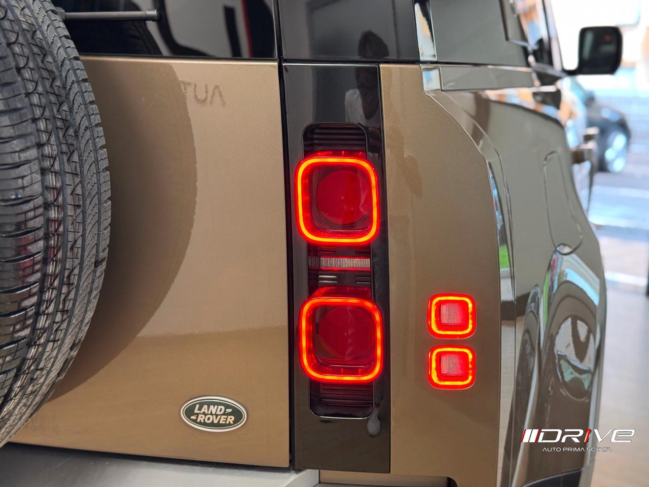 LAND ROVER Defender (2019) Defender 110 3.0D I6...