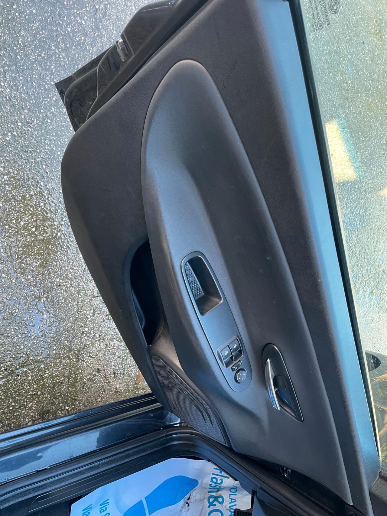 Lancia Y Ypsilon 1.2 69 CV 5p Platinum DISTRIB FULL NEOPATENTATI