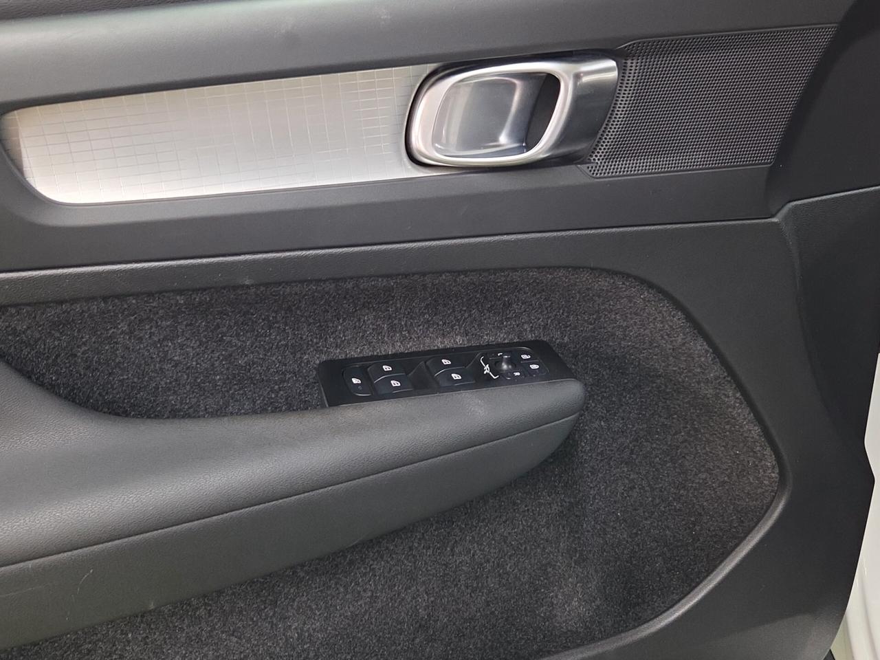 Volvo XC40 T3 Geartronic Momentum Pro