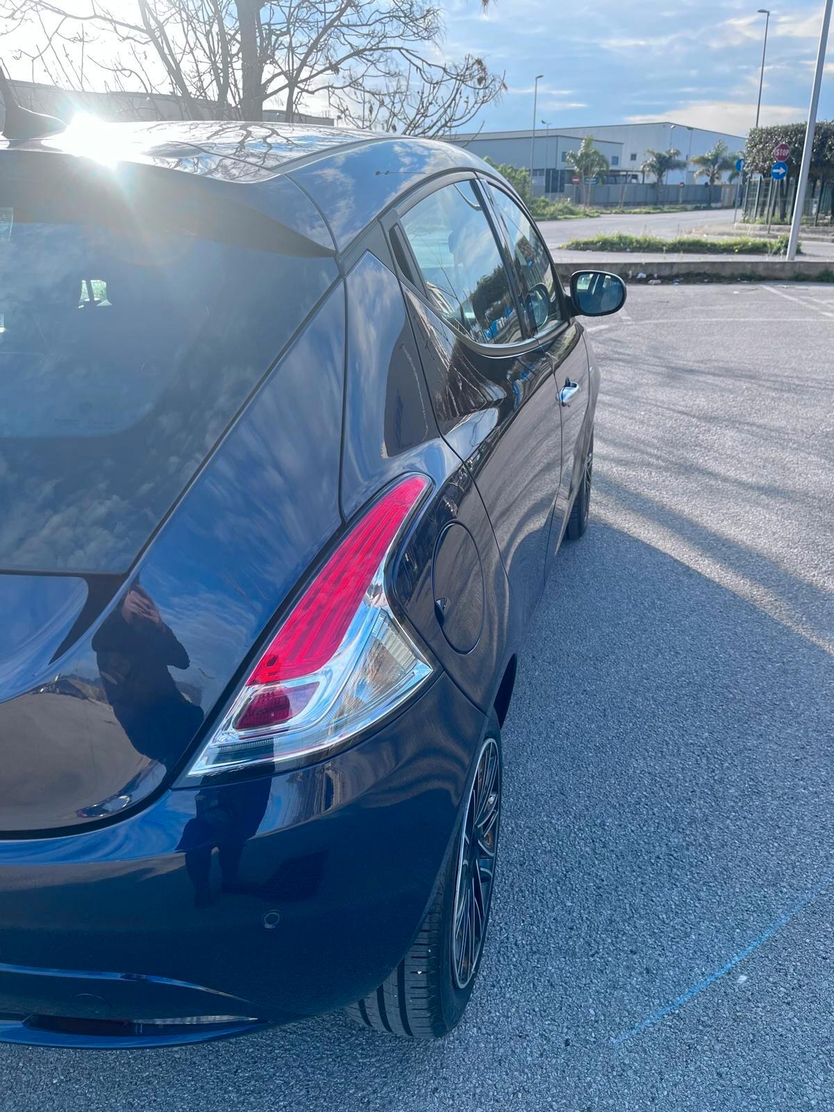 Lancia Ypsilon 1.2 69 CV 5 porte GPL Ecochic Gold
