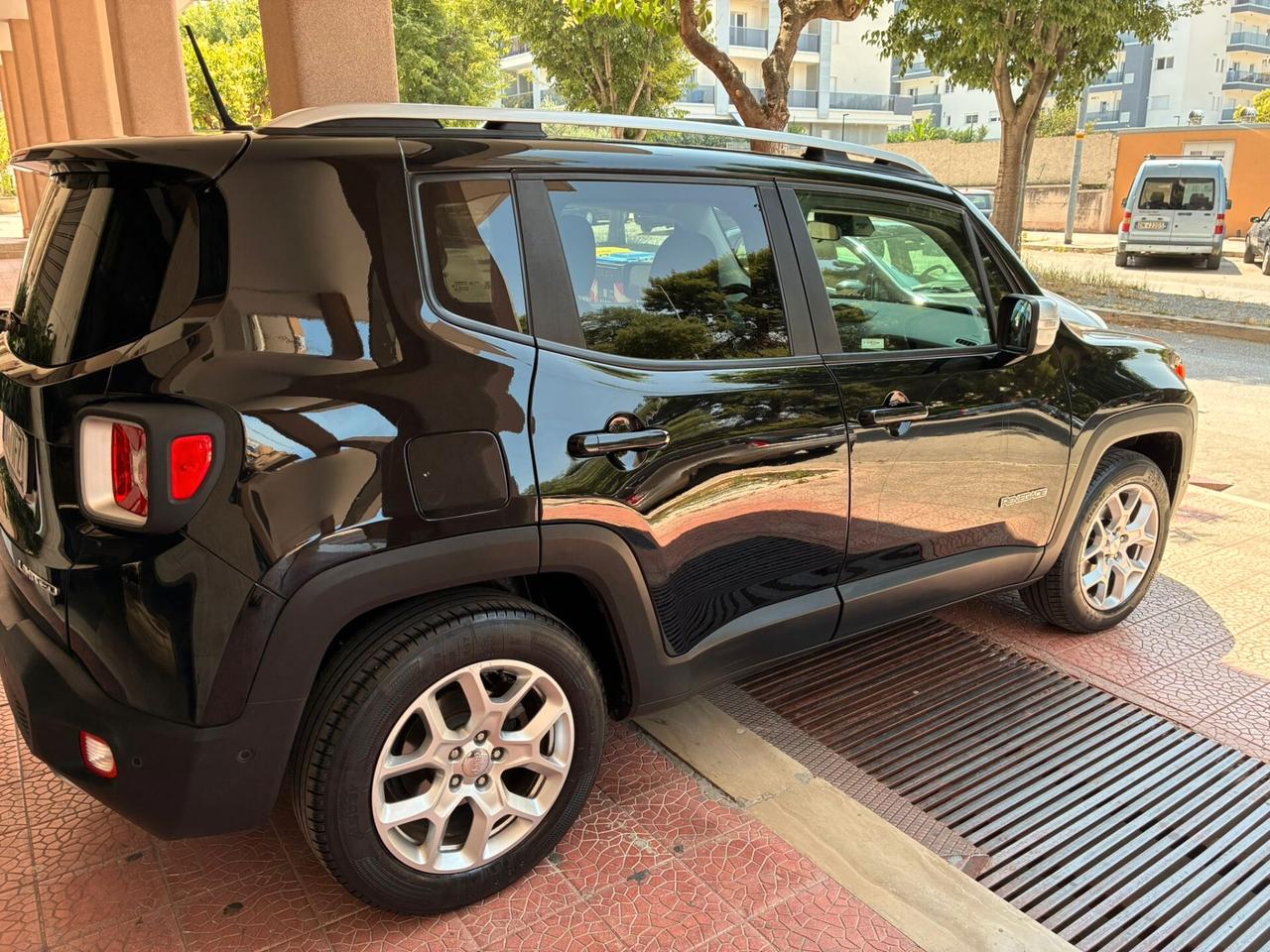 Jeep Renegade 1.6Mjt Limited perfetta garantita-17