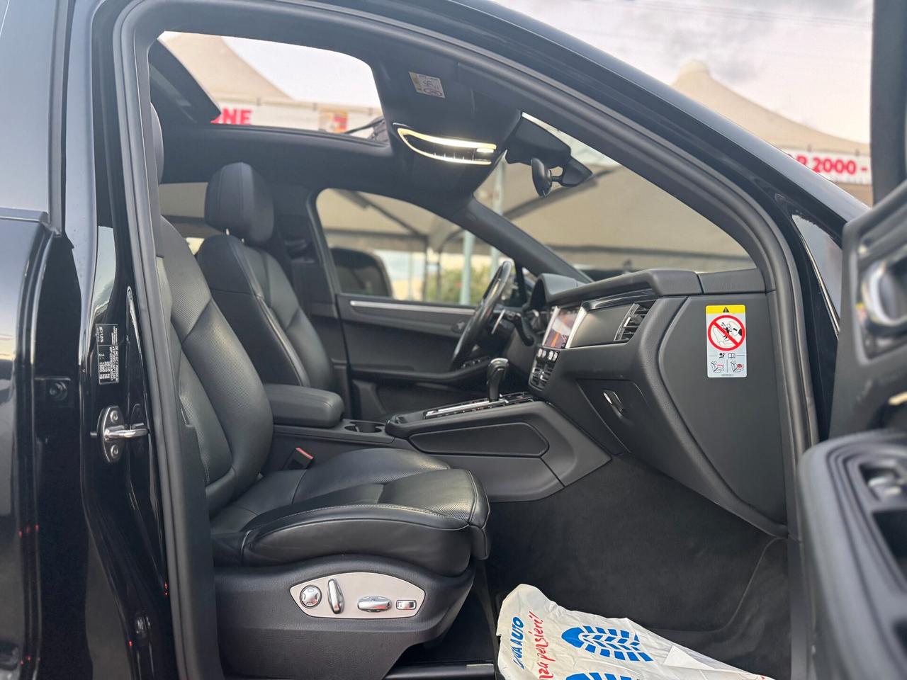 PORSCHE MACAN FULL BLACK ( IVA ESPOSTA )