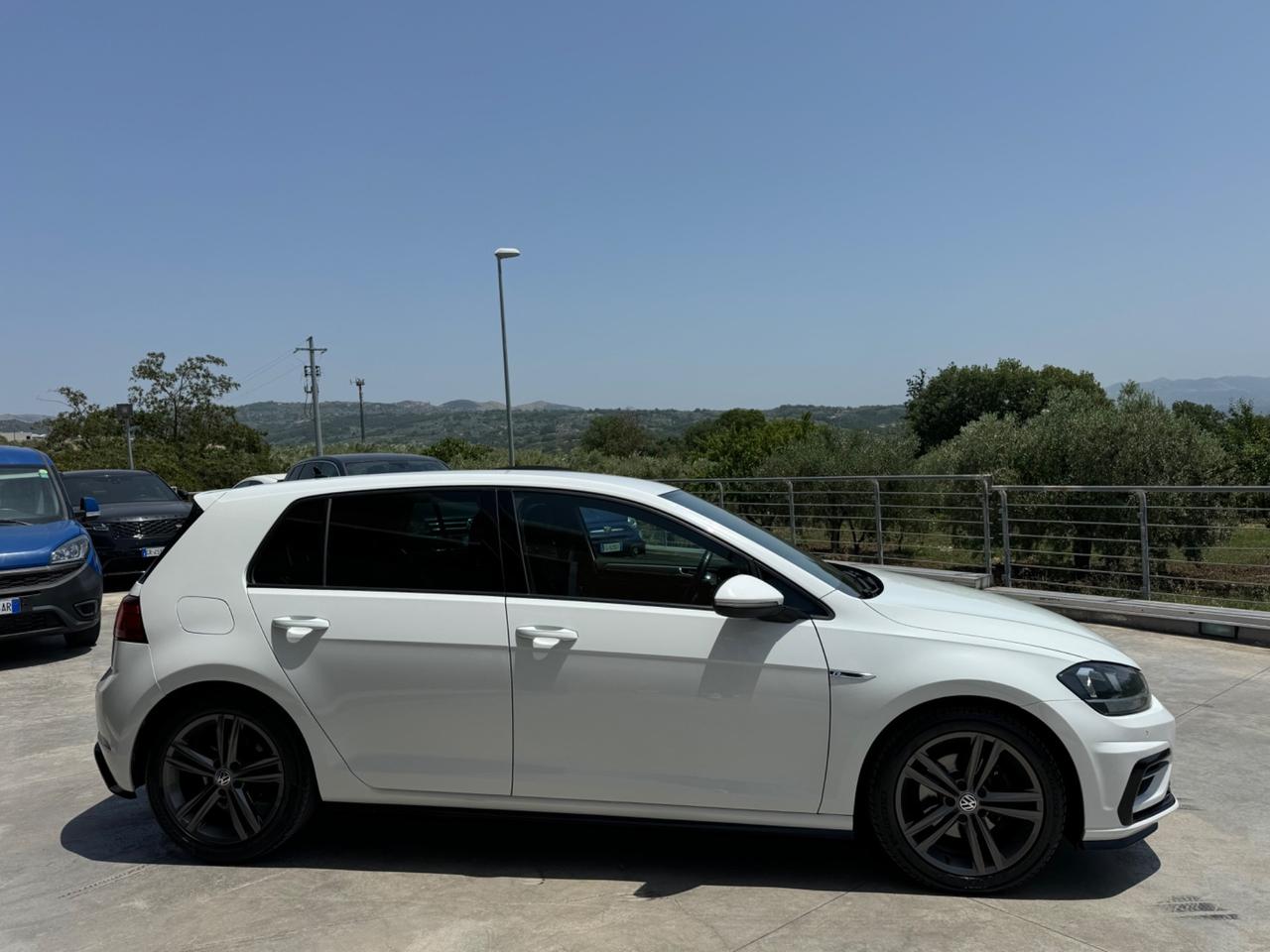 Volkswagen Golf 2.0 TDI 150cv DSG 5p. R-Line
