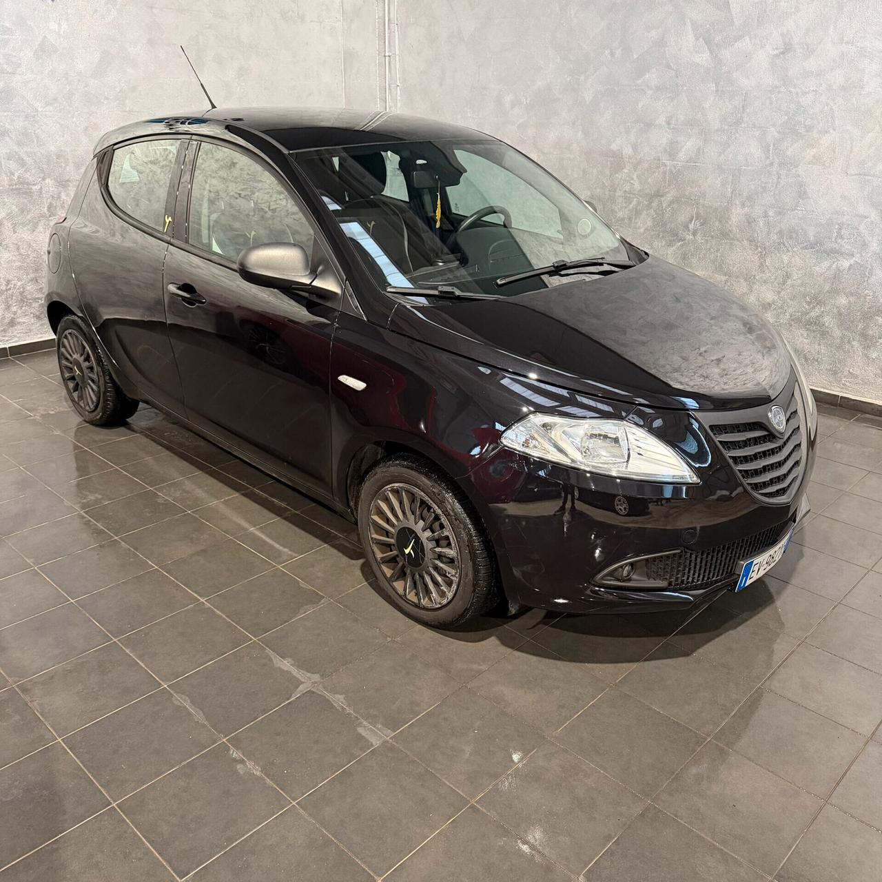 Lancia Ypsilon 1.2 69 CV 5 porte Elefantino
