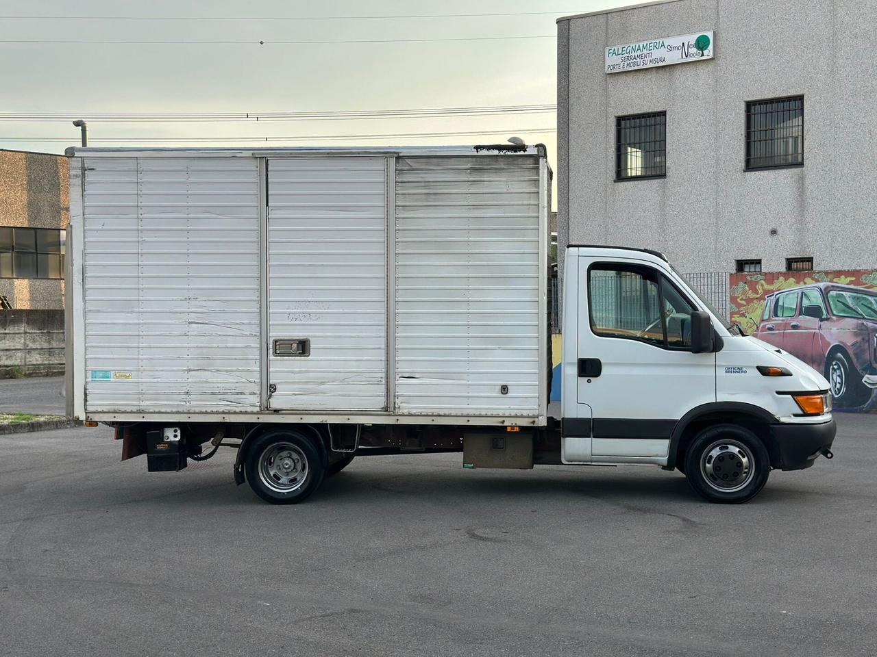 IVECO CON PEDANA IDRAULICA