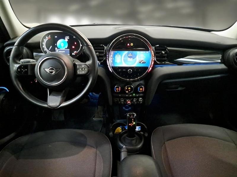 MINI COOPER ESSENTIAL AUTO 5 PORTE BERLINA