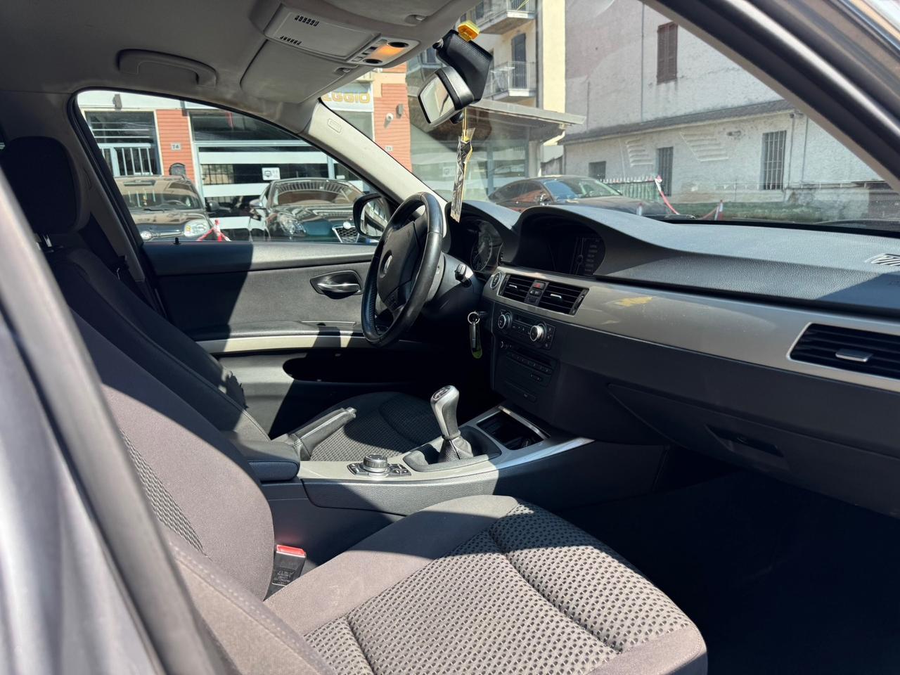 Bmw 318 318d 2.0 143CV cat Touring MSport - TAGLIANDATA - VETRI OSCURATI