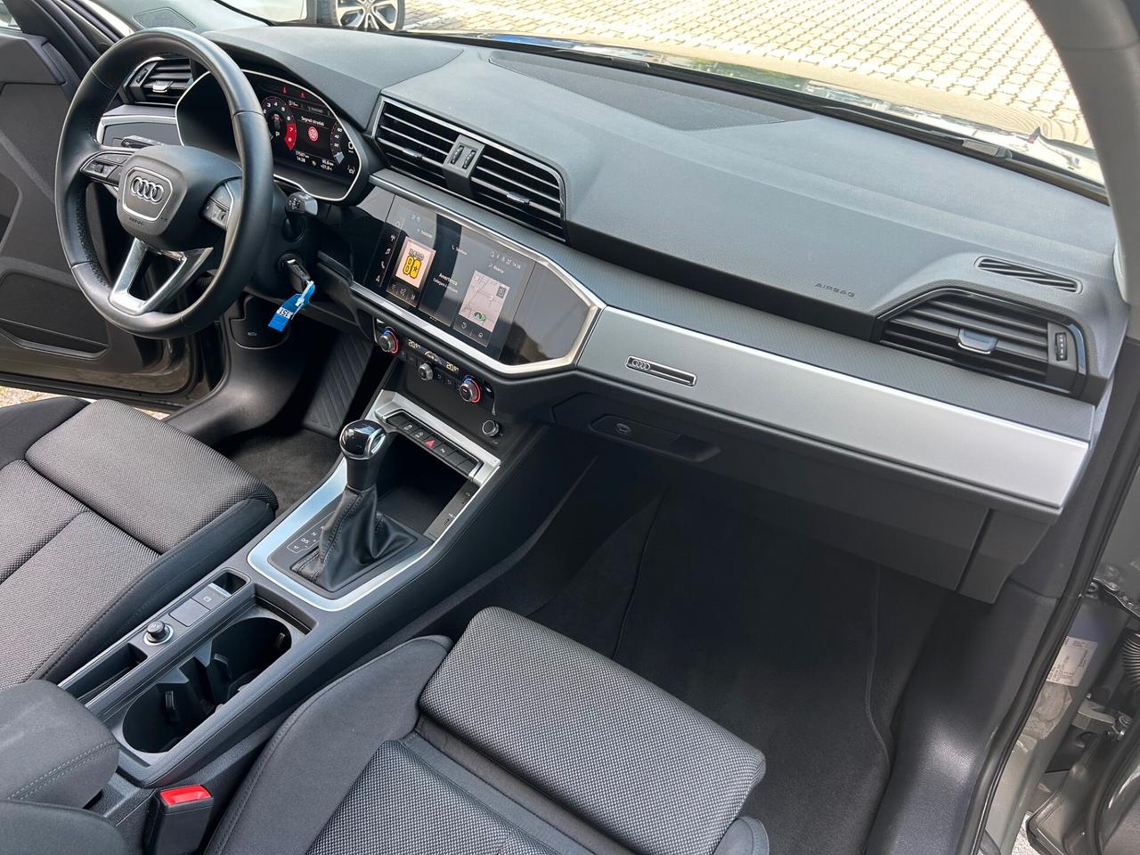 Audi Q3 35 1.5 tfsi mhev S line edition s-tronic