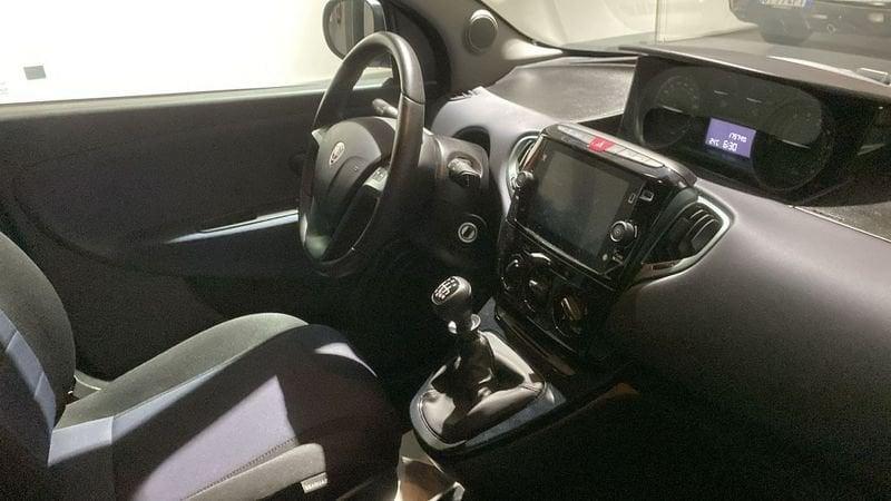 Lancia Ypsilon Ypsilon 1.0 FireFly 5 porte S&S Hybrid Platino