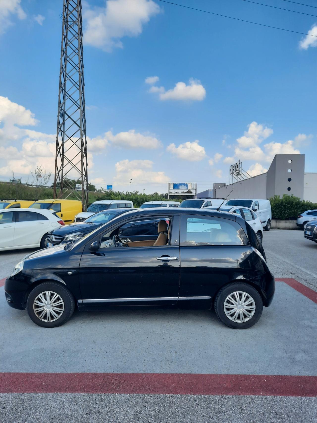 Lancia Ypsilon 1.2 Platino OK NEOPATENTATI