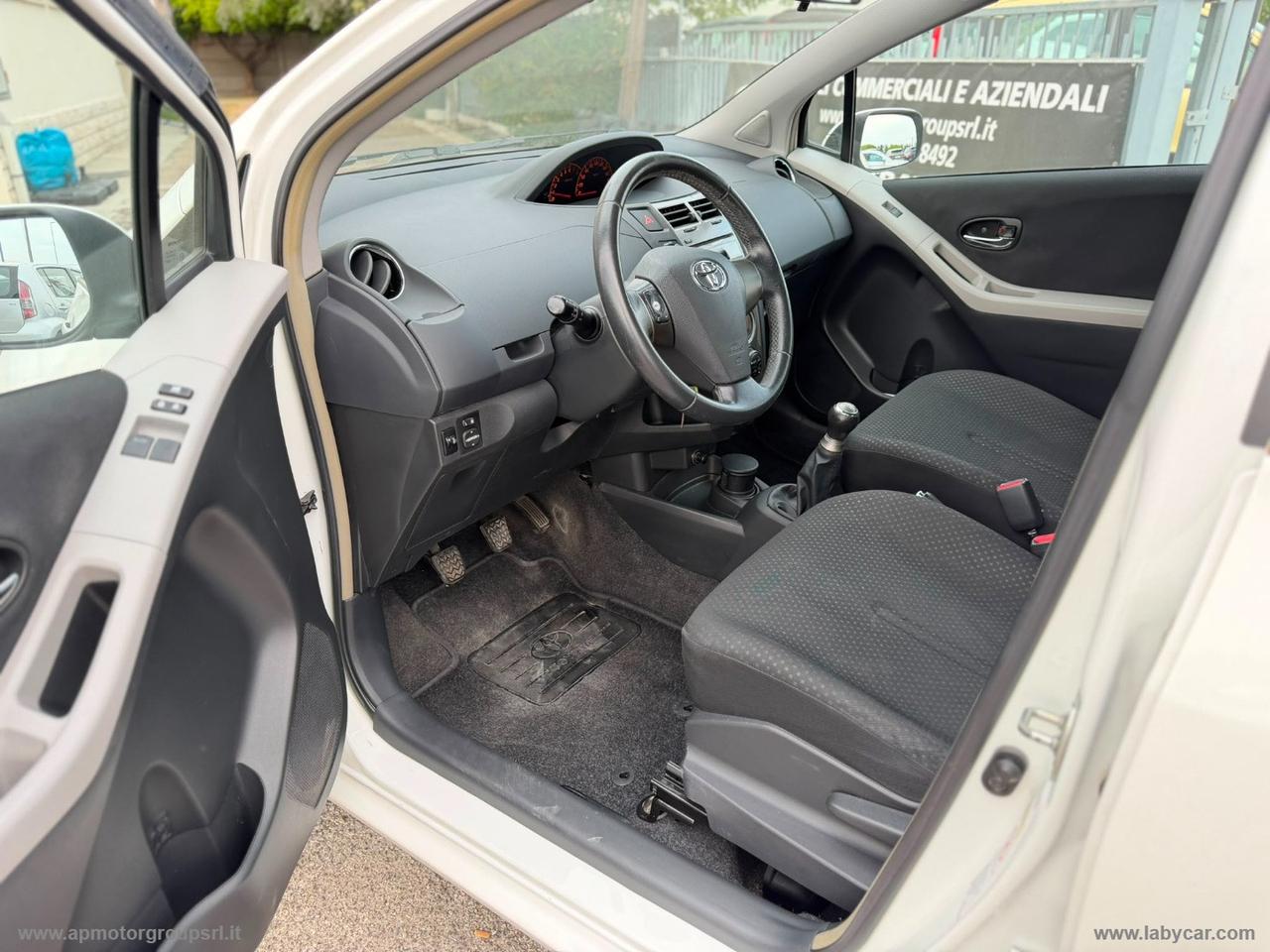 TOYOTA Yaris 1.0 5p. Sol