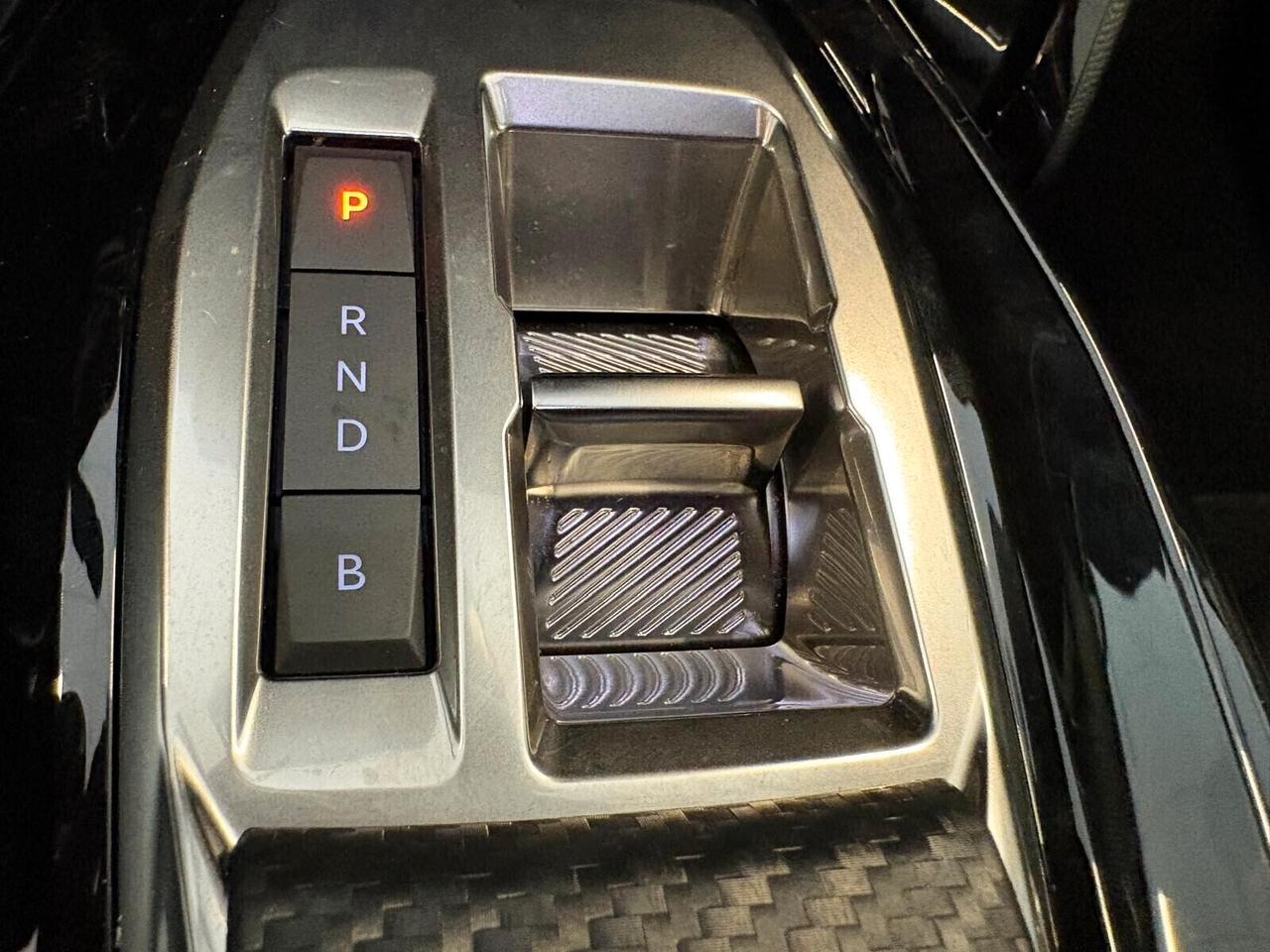 Peugeot 2008 ALLURE motore elettrico 156 CV 5 porte SPOTICAR