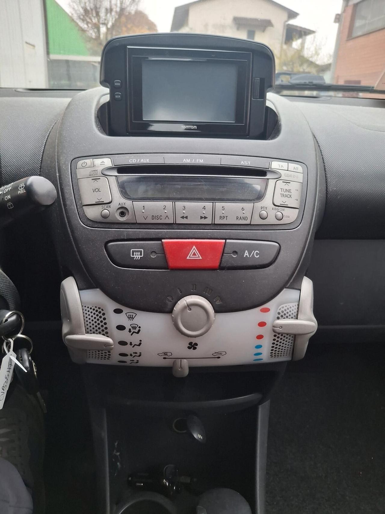 Toyota Aygo 1.0 12V VVT-i 5 porte Cool Soda Connect