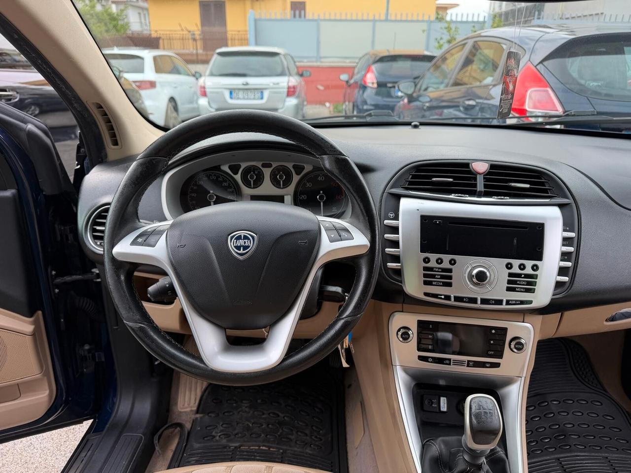 Lancia Delta 1.6 MJT DPF 105 CV Silver