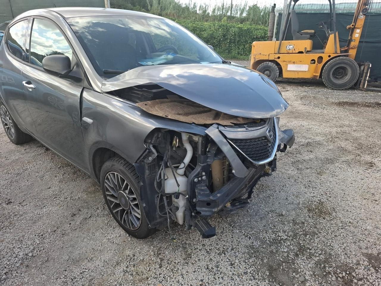 LANCIA YPSILON PLATINUM 17 INCIDENTATA MARCIANTE