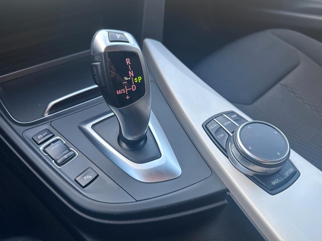 BMW 318d Touring Automatica, Fari full LED, Navi professional