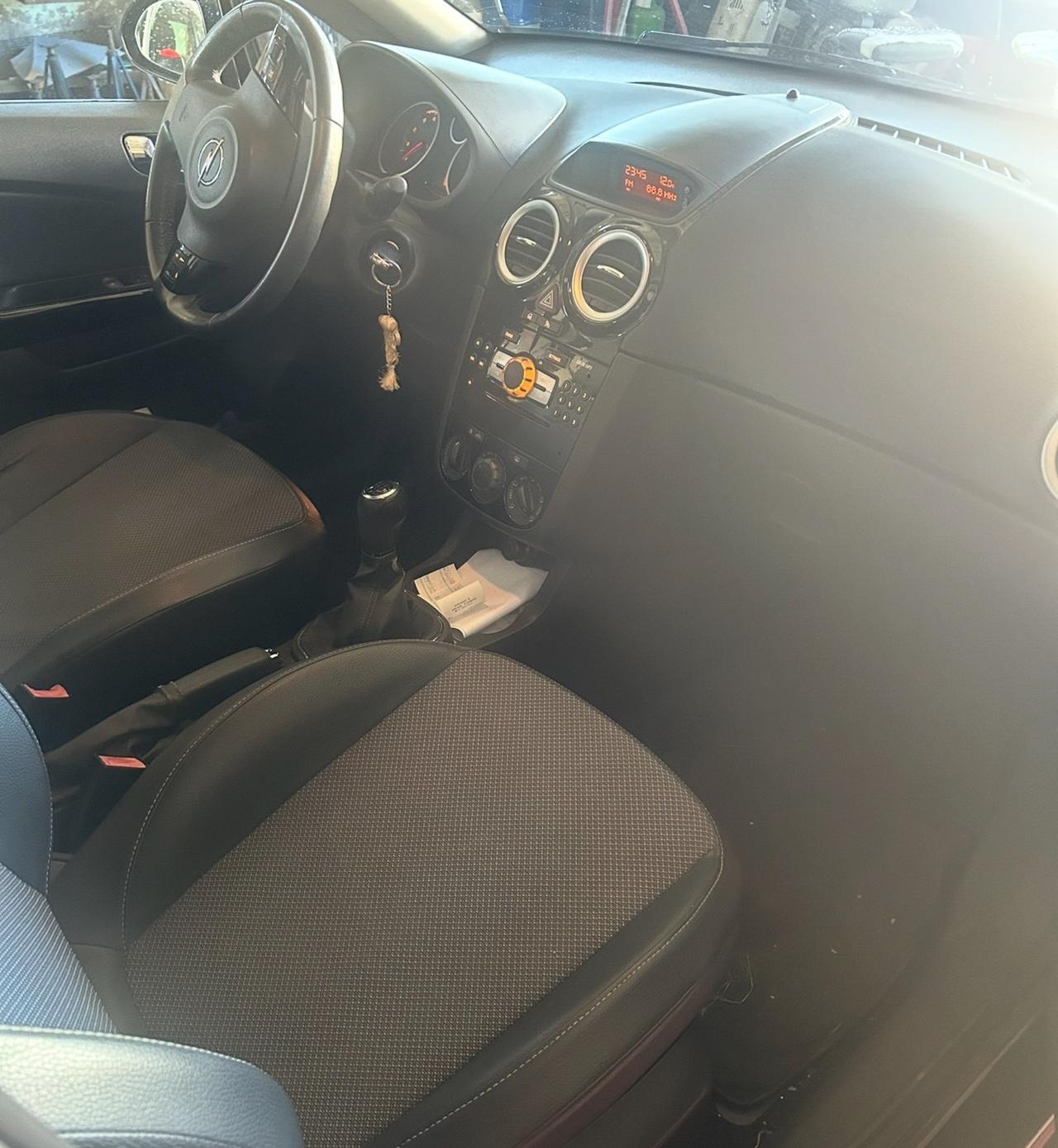 Opel Corsa 1.4 16V 5 porte Cosmo