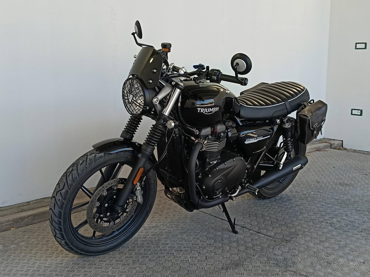 TRIUMPH TRIUMPH STREET TWIN 900