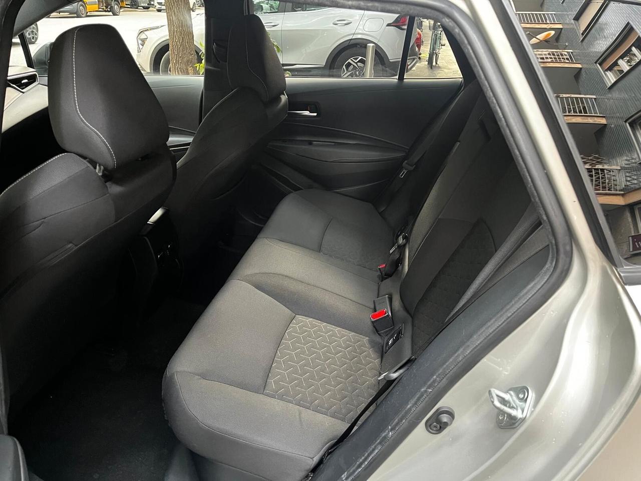 Toyota Corolla Touring Sports 2.0 Hybrid Business