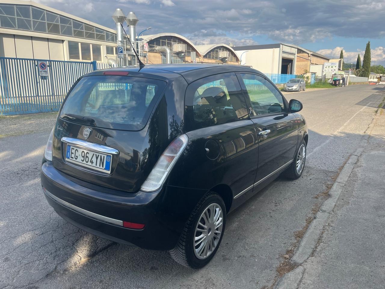 Lancia Ypsilon 1.2 69 CV Platinum 200.000 KM