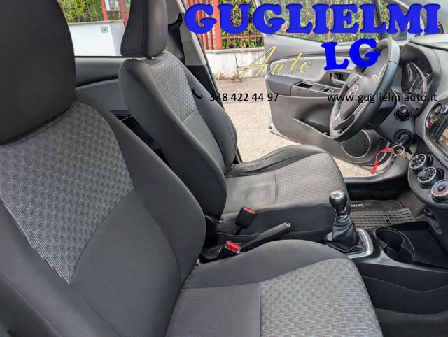 TOYOTA Yaris 1.3 5 porte Active Neopatentati