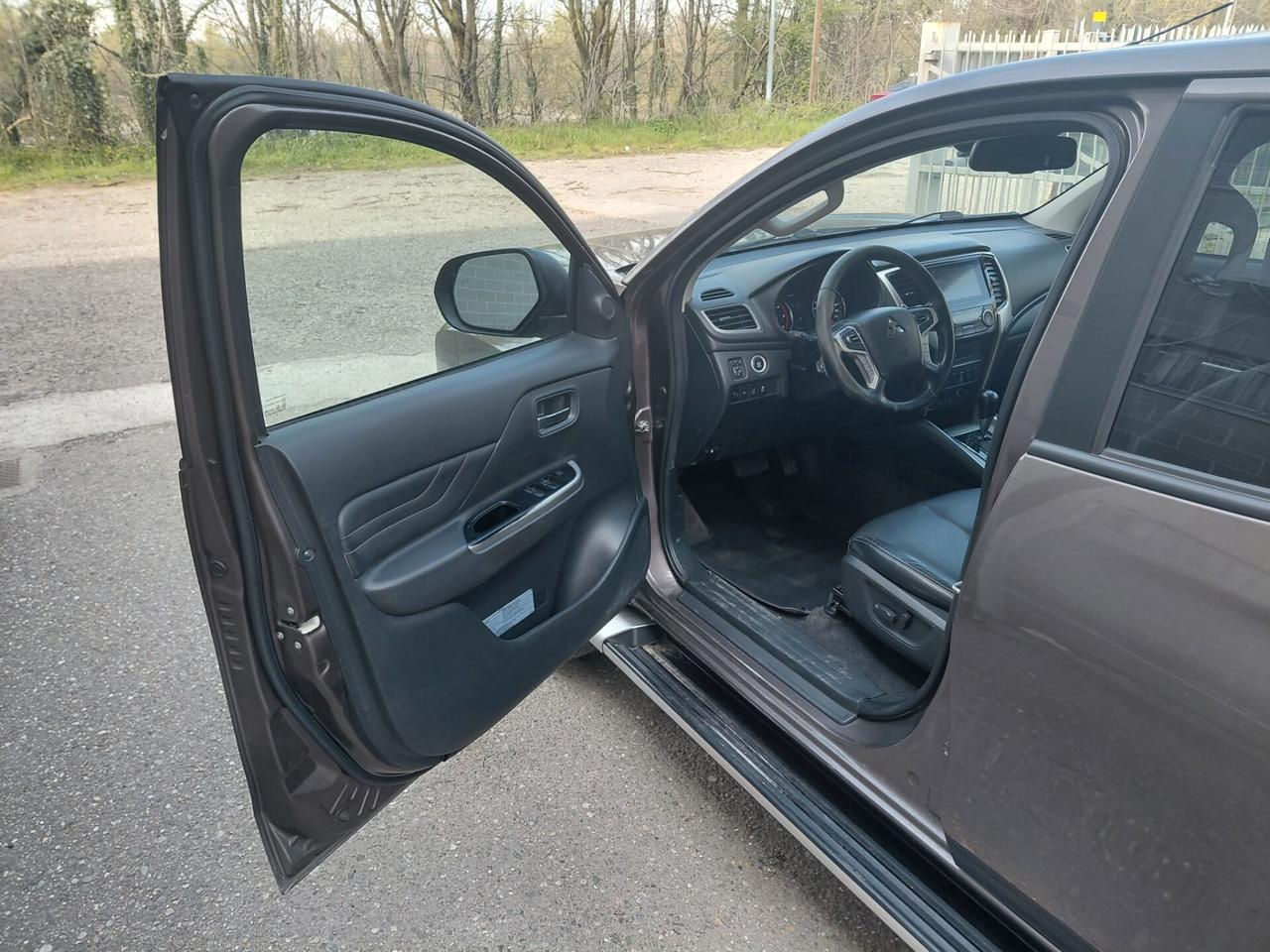 Mitsubishi L200 2.3d D.cab UNICO PROPRIETARIO