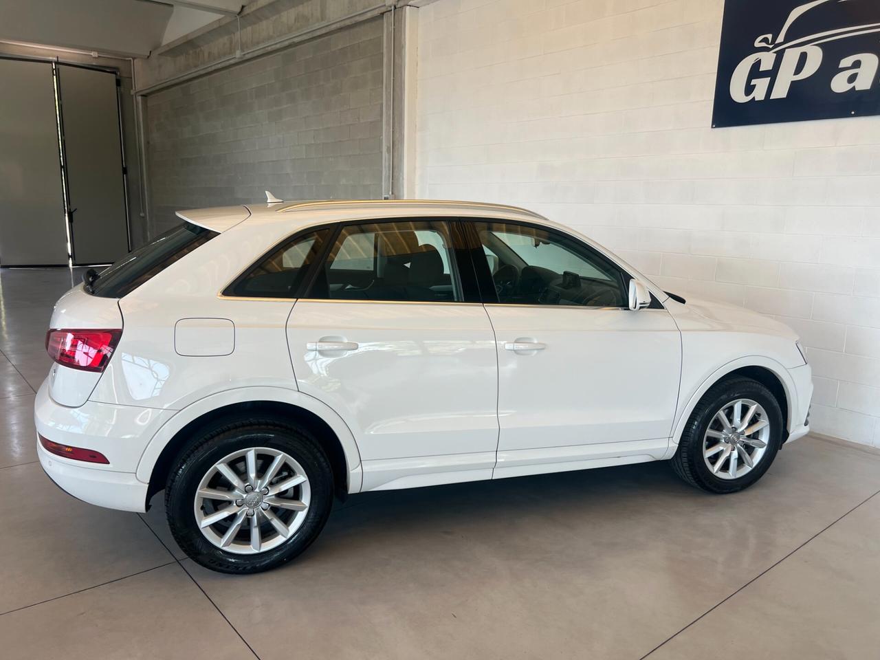 Audi Q3 2.0 TDI 150 CV Sport tetto apribile e panoramico unico proprietario
