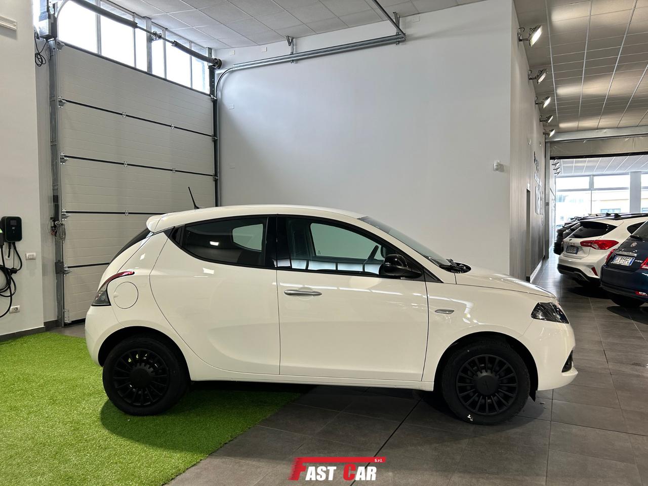 Lancia Ypsilon 1.2 69 CV 5 porte GPL Silver