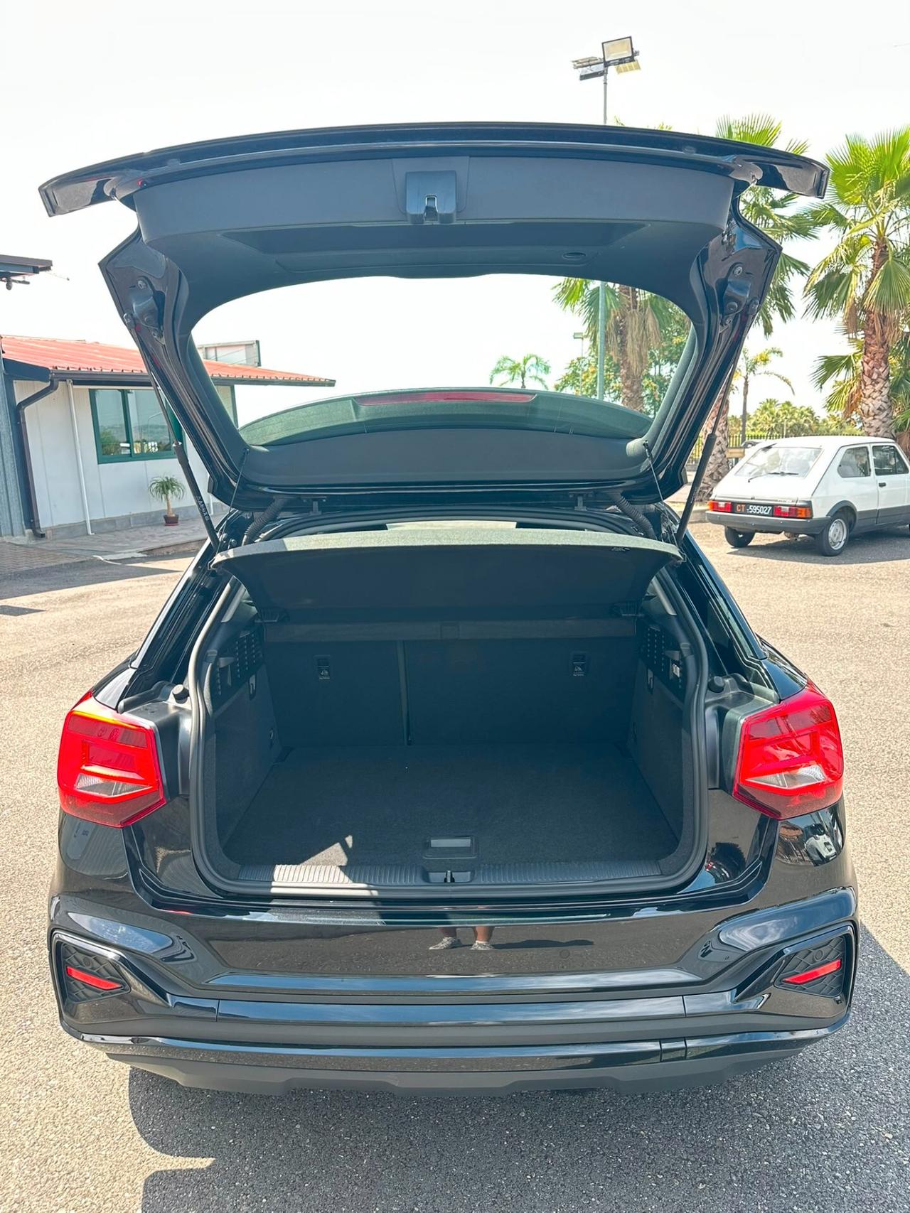 Audi Q2 35 TDI quattro S tronic S line Edition identity black