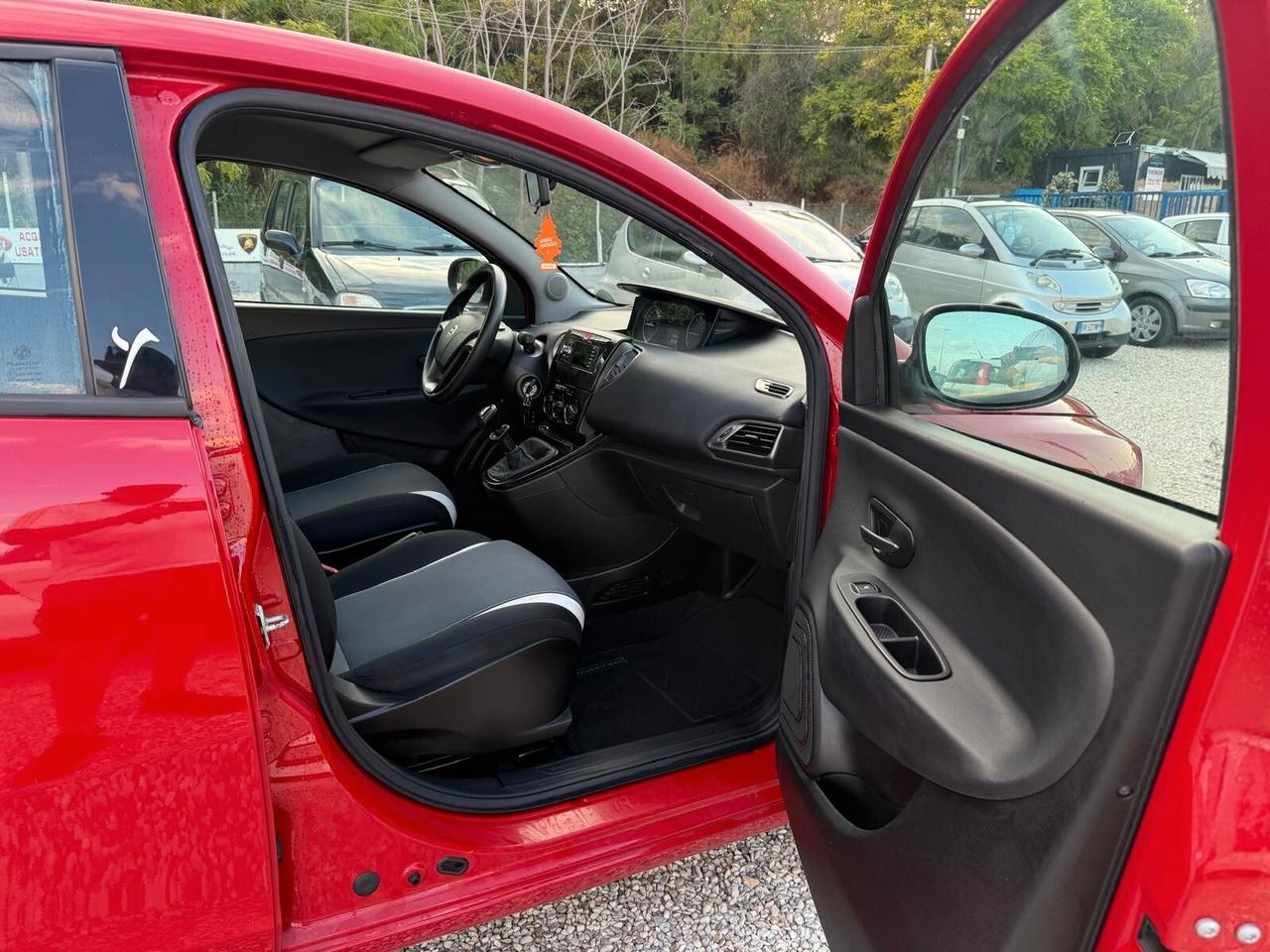 Lancia Ypsilon 0.9 TwinAir 85 CV 5 porte Metano Ecochic Elefantino