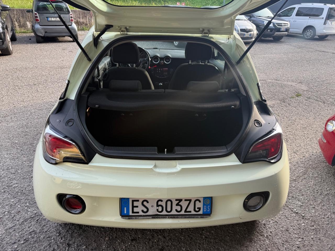 Opel Adam 1.2 70 CV White/Black Link