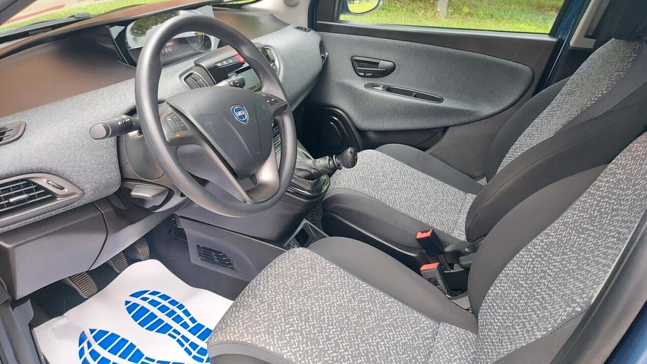 Lancia Ypsilon 1.0 Hybrid