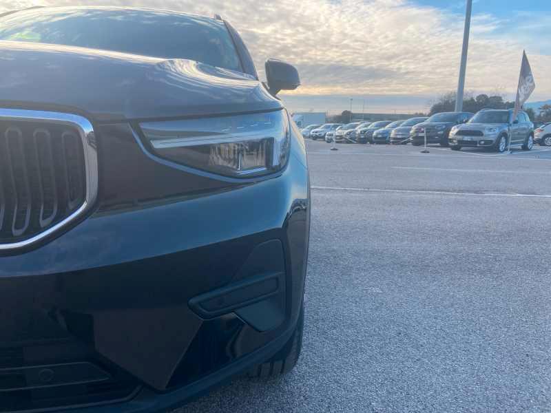 VOLVO XC40 2.0 b3 EssenTiaL AuTo