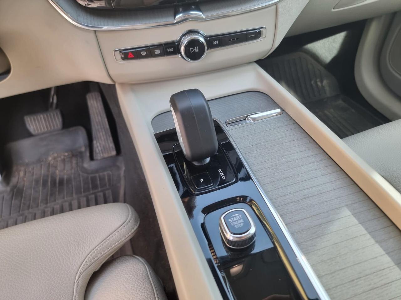Volvo XC 60 XC60 B4 (d) AWD automatico Ultimate Dark