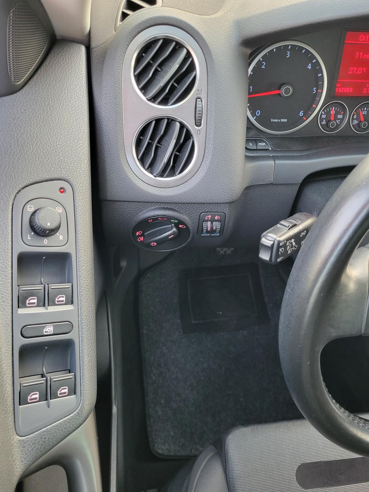 Volkswagen Tiguan 2.0 16V TDI DPF Sport & Style (18°)