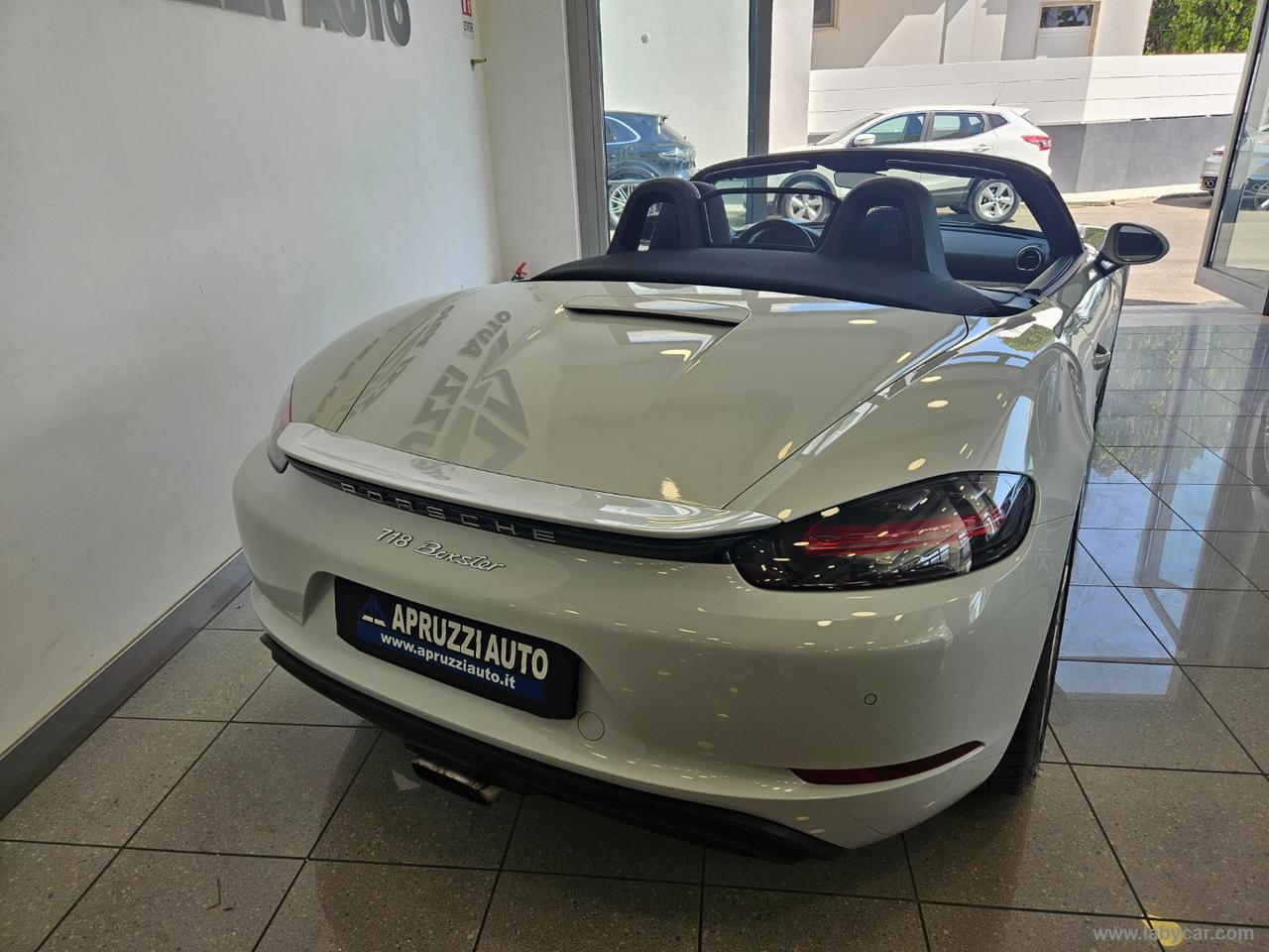 PORSCHE 718 Boxster