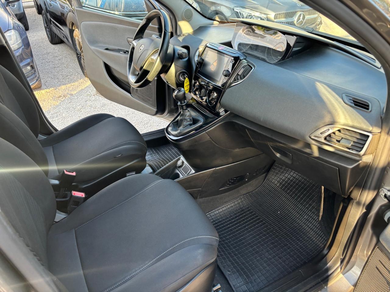 LANCIA YPSILON 1.0 HYBRID GOLD FULL OPTIONAL