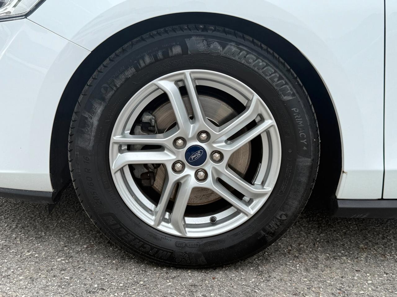" POCHI KM " Ford Focus 1.5 TDCi 120 CV AUTOM.