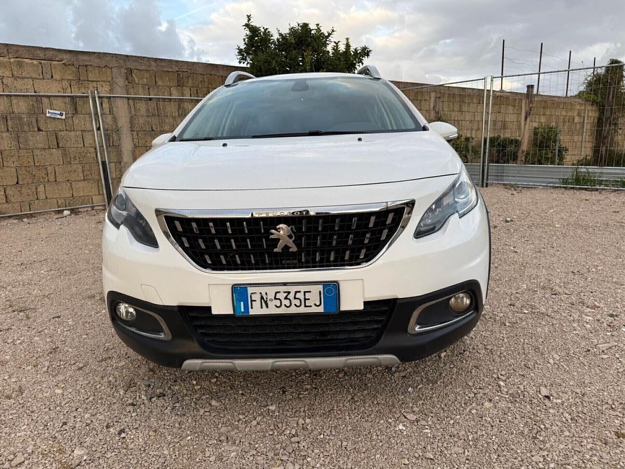 Peugeot 2008 BlueHDi 100 Black Matt