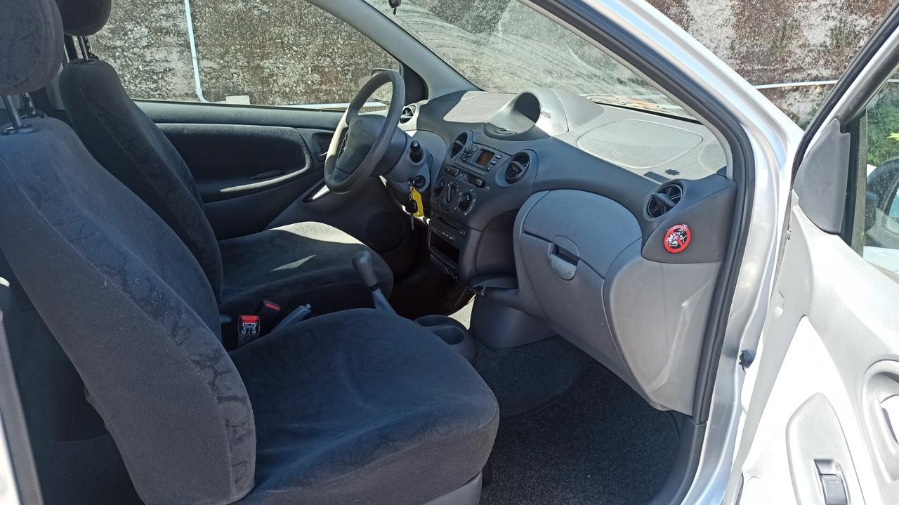 Toyota Yaris 1.0i 16V cat 3 porte '03