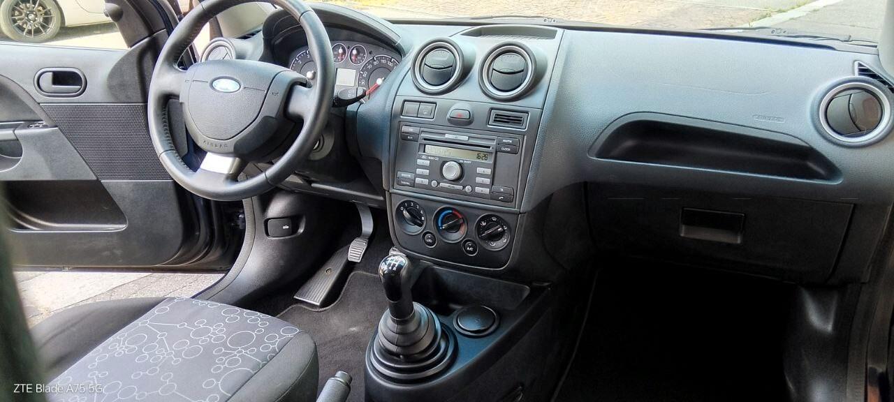 Ford Fiesta 1.2 16V 5p. Ghia KM 68000!!!